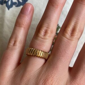 Gold Cobra-Style Band Ring